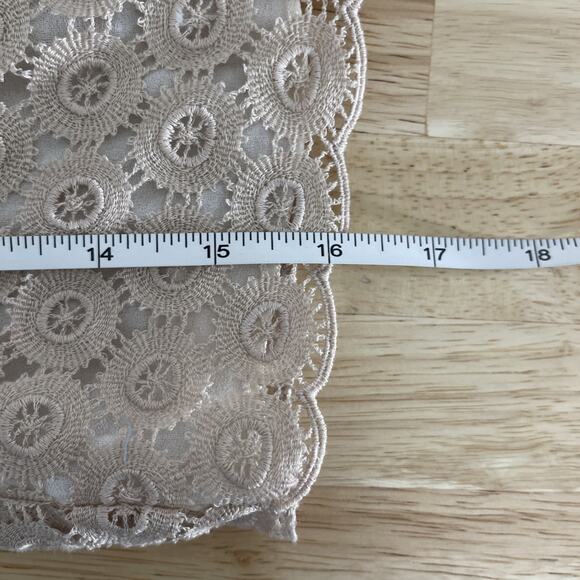 ALC Lace Crop Top Short Sleeve Womens Size Medium Sheer Neutral Bohemian Lace - Picture 8 of 9
